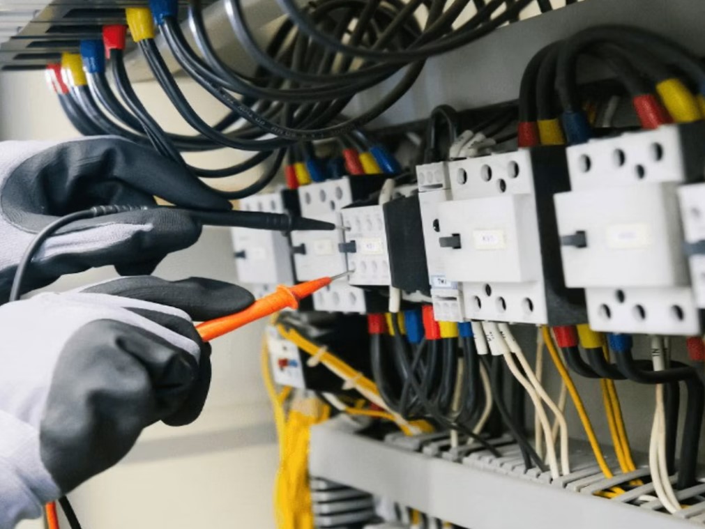 De ce o problema electrica ignorata te va costa de zece ori mai mult peste cateva luni